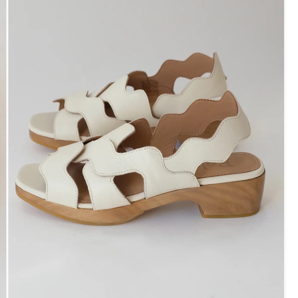 Elegant Cream Women's Sandals